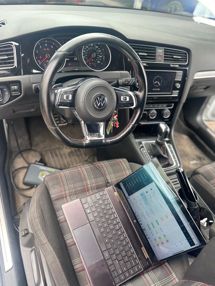 Golf 7 GTI during a live tuning session