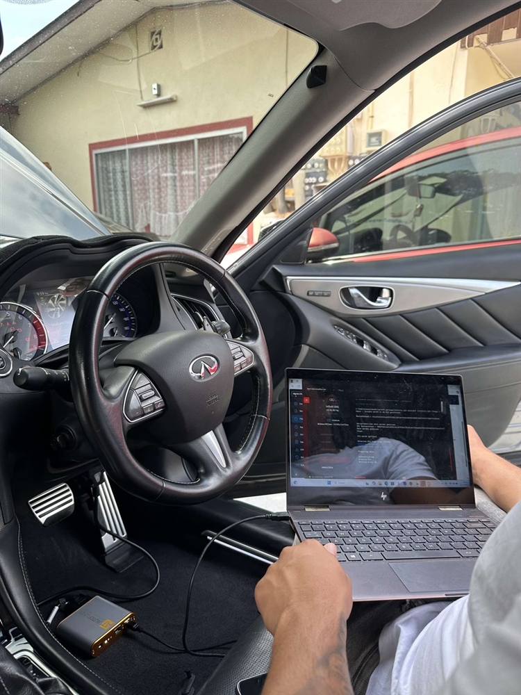 Infiniti Q50 during an OBD flash session
